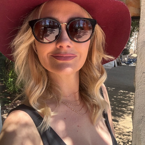 Instagram @Kitschy_Chick - Picture 1 of 1